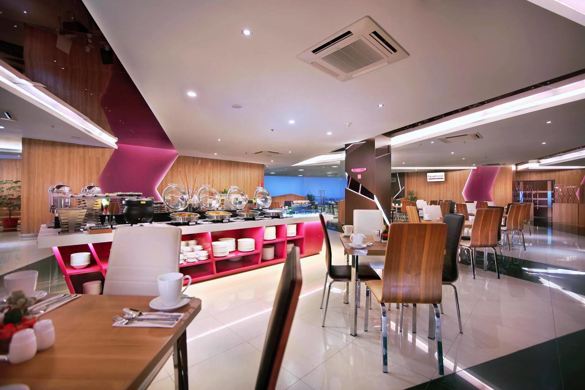 Favehotel Ltc Glodok Jakarta Exterior foto