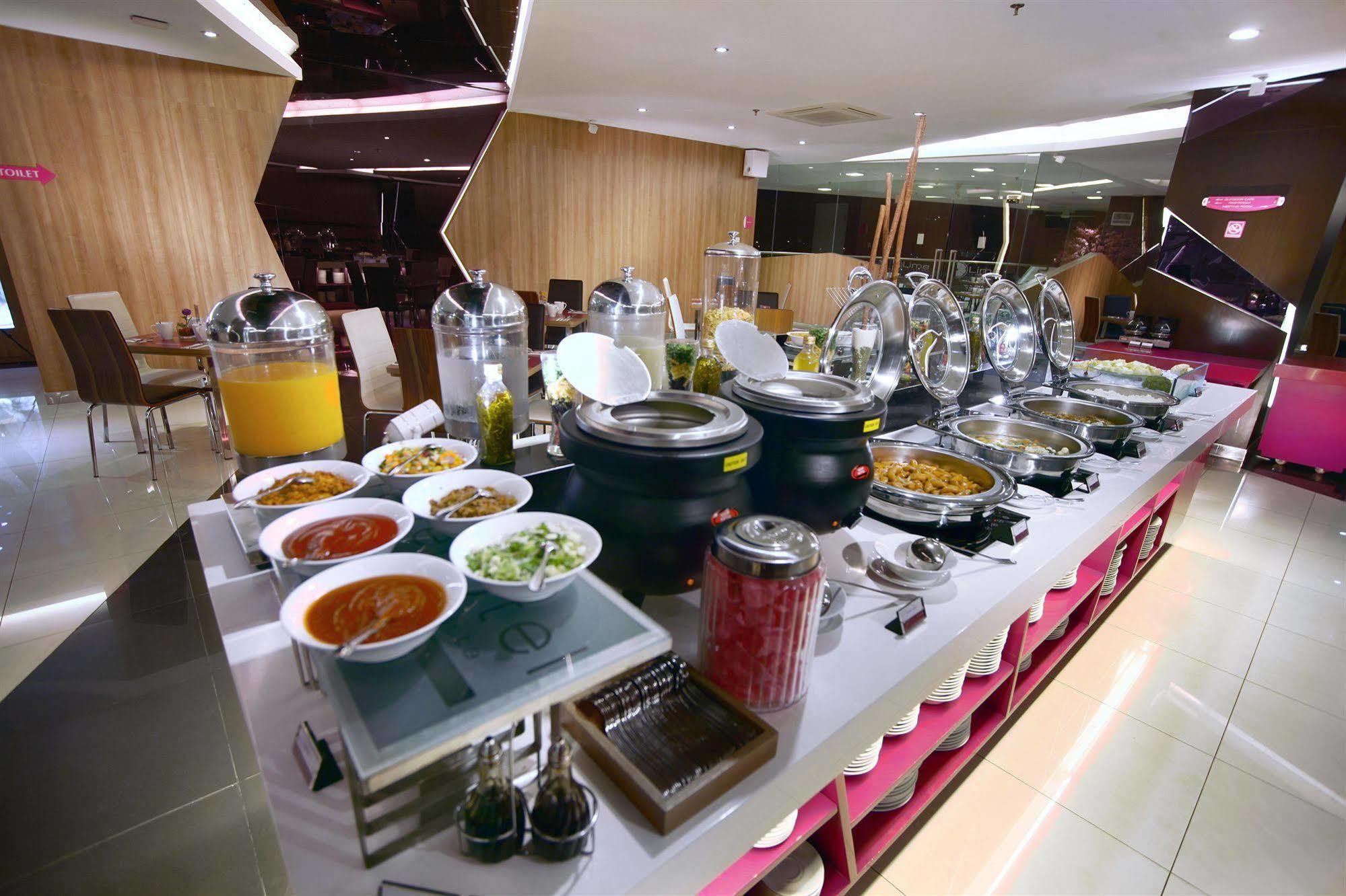 Favehotel Ltc Glodok Jakarta Exterior foto
